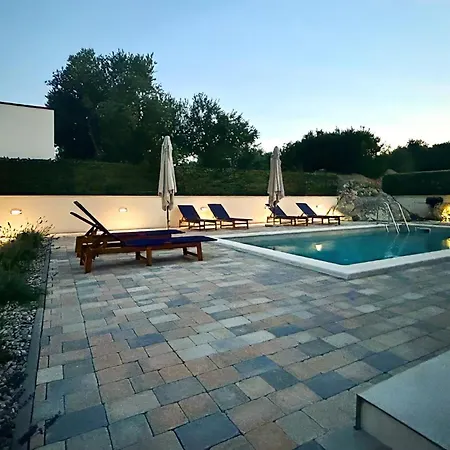 Amazing Home In Kremena Kremena